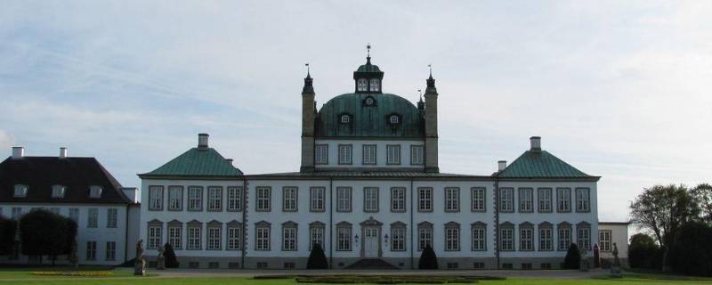 菲登斯堡宫被称为什么宫(被誉为世界五大宫之首的是什么宫)