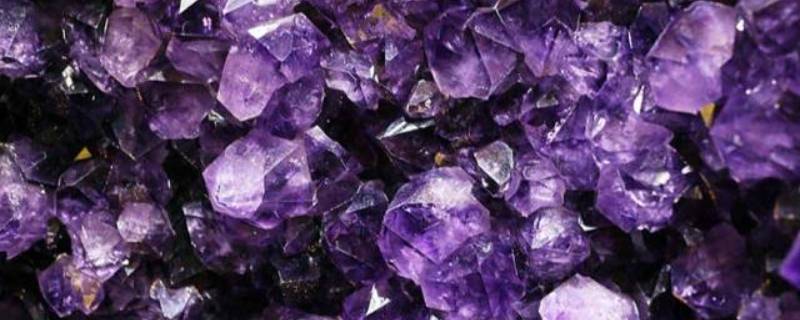 水晶是怎么形成的(人造水晶和天然水晶的区别)